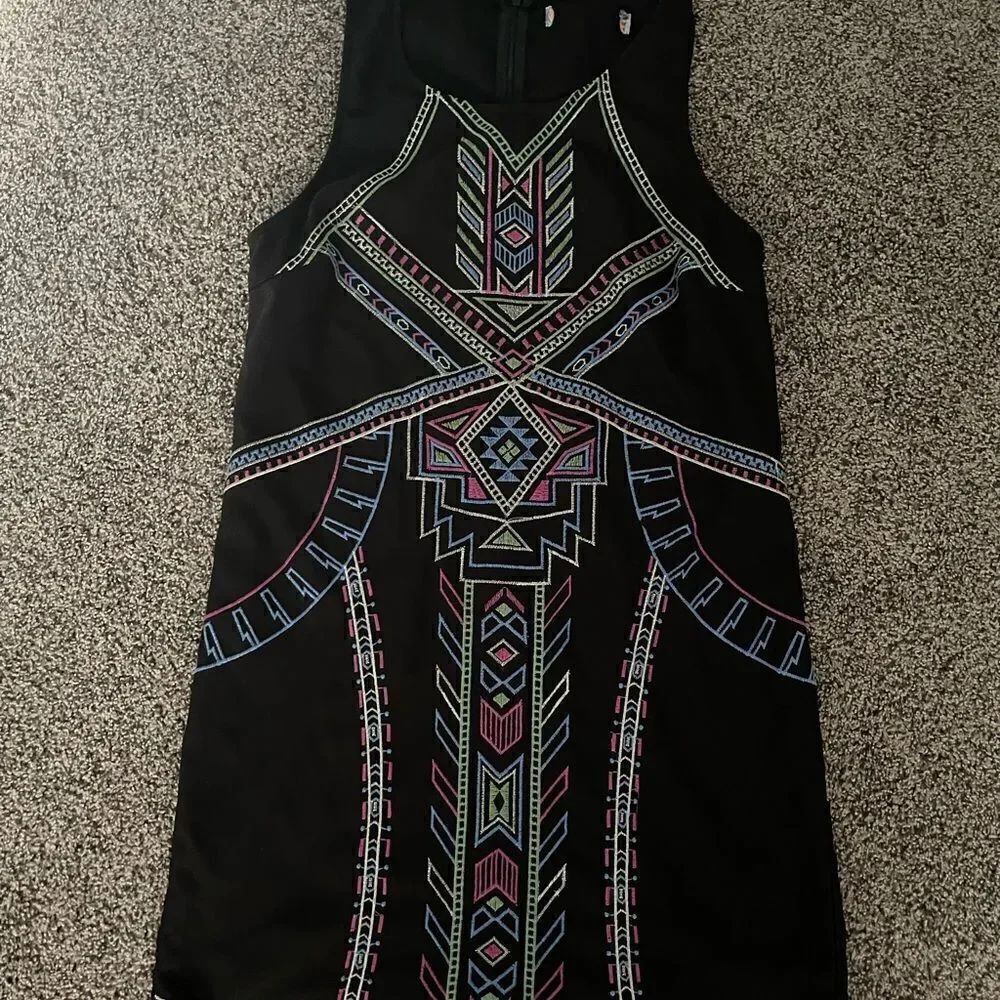 Womens black geometric embroidered mini dress. Zip back. Size small. Sleeveless